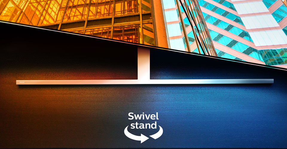 &bdquo;Philips Ambilight&ldquo; televizorius ant pasukamo stovo, kuriame pavaizduotos dvi spalvingos architektūrinės scenos su rodykle ir tekstu, nurodančiu pasukimo funkciją