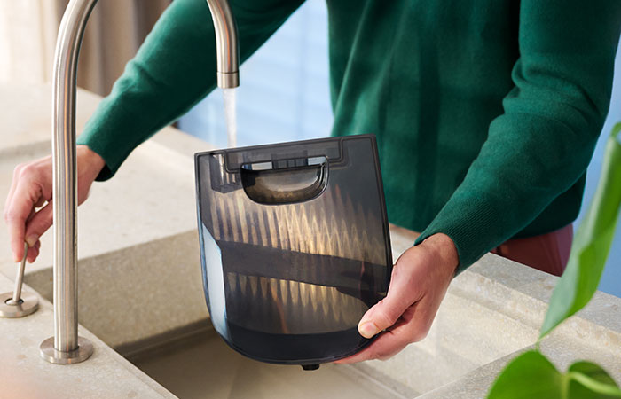 8500 serijos &bdquo;Philips All-in-One&ldquo; i&scaron;imamas vandens bakelis