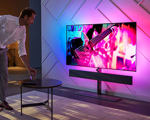 I&scaron;bandykite &bdquo;Philips Ambilight&ldquo; televizorių